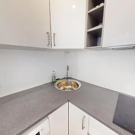Apartment For 2 Adults With Portable Air Conditioner