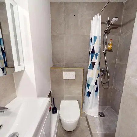 For 2 Adults With Portable Air Conditioner Apartment Nizza