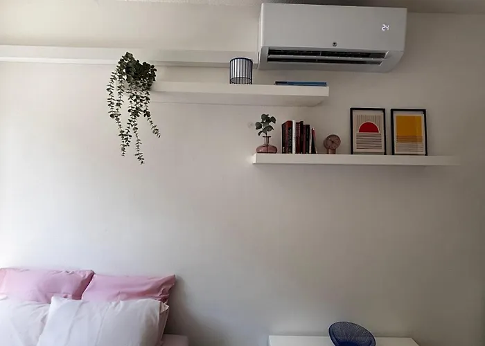 For 2 Adults With Air-conditioning Lejlighed